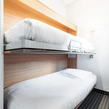 Modern Waikiki Otel Cannes