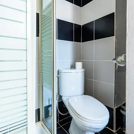 Modern Waikiki Otel 2*