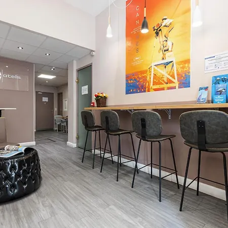 Modern Waikiki Hotel Cannes