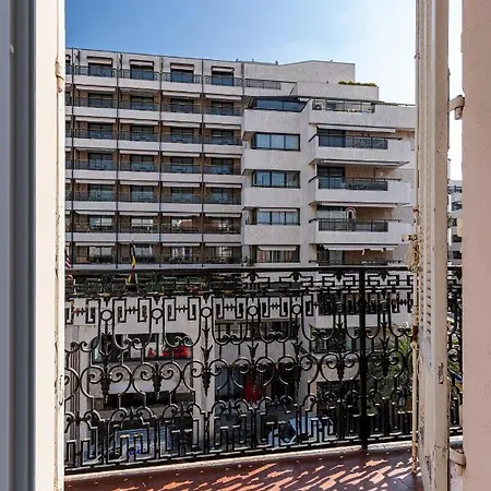 Modern Waikiki Cannes