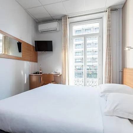Hotel Modern Waikiki Cannes